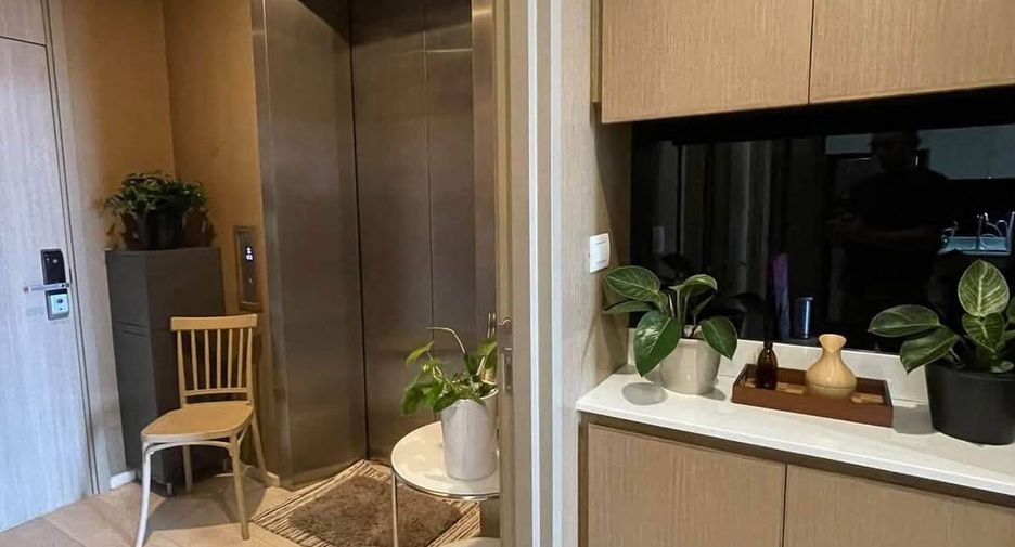 For rent 2 bedrooms condo in Pathum Wan, Bangkok