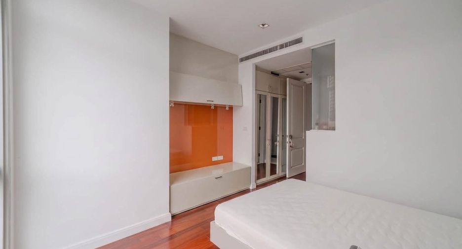 For rent 2 bedrooms condo in Pathum Wan, Bangkok