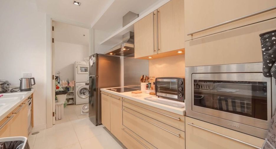 For rent 2 bedrooms condo in Pathum Wan, Bangkok