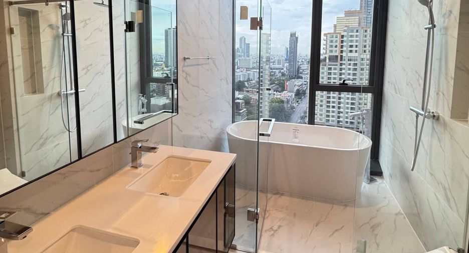 À louer 2 chambres condo à Watthana, Bangkok