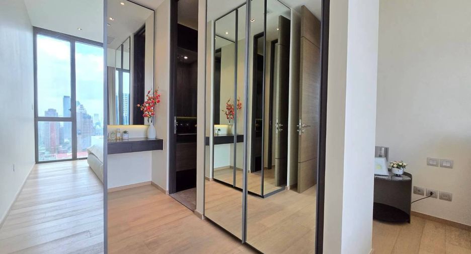 For rent 2 bedrooms condo in Pathum Wan, Bangkok