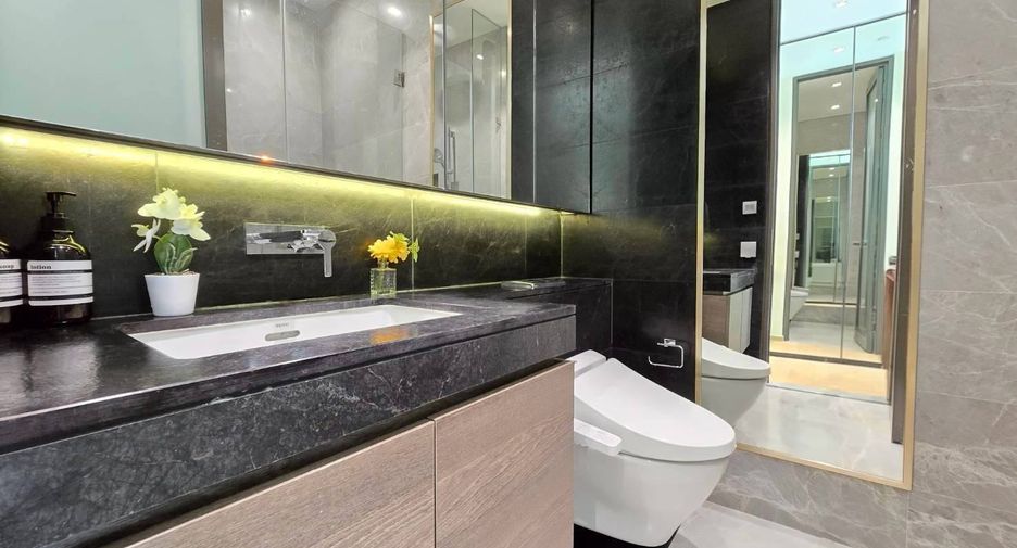 For rent 2 bedrooms condo in Pathum Wan, Bangkok