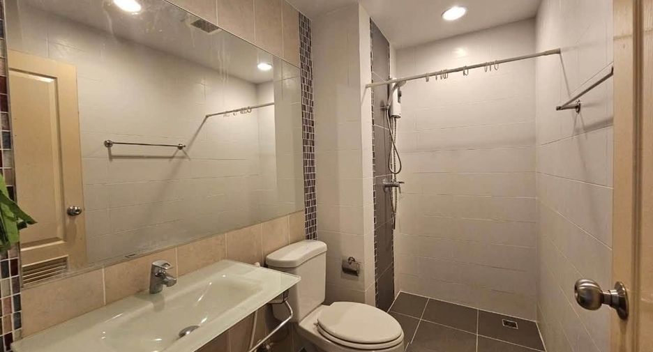 For rent 2 bedrooms condo in Khan Na Yao, Bangkok