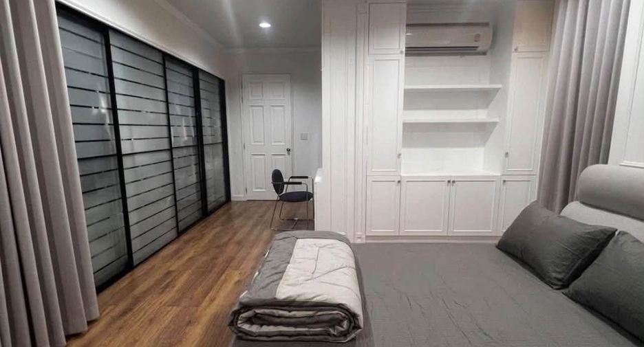 Casa en venta y en alquiler de 4 habitaciones en Thawi Watthana, Bangkok