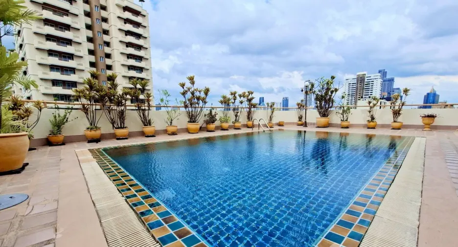 For rent 3 bedrooms condo in Watthana, Bangkok