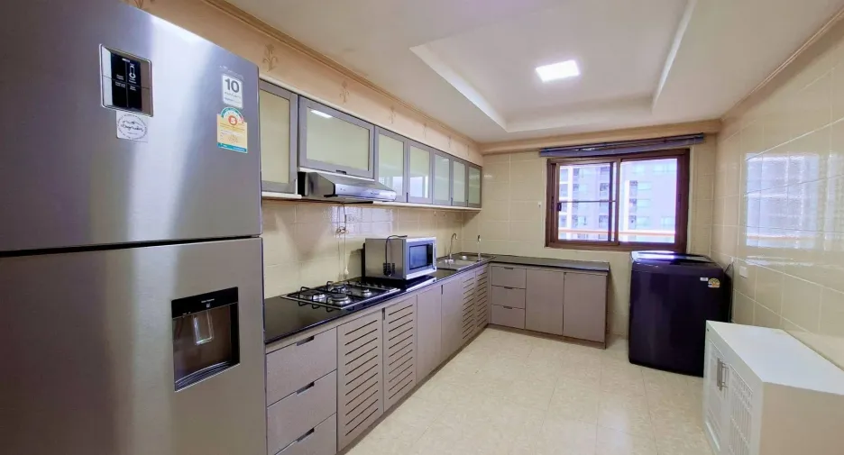 For rent 3 bedrooms condo in Watthana, Bangkok