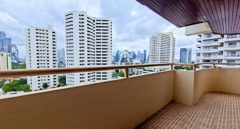 For rent 3 bedrooms condo in Watthana, Bangkok