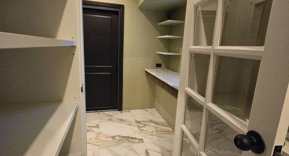 À vendre 4 chambres maison à Bang Khae, Bangkok