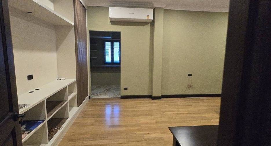 À vendre 4 chambres maison à Bang Khae, Bangkok