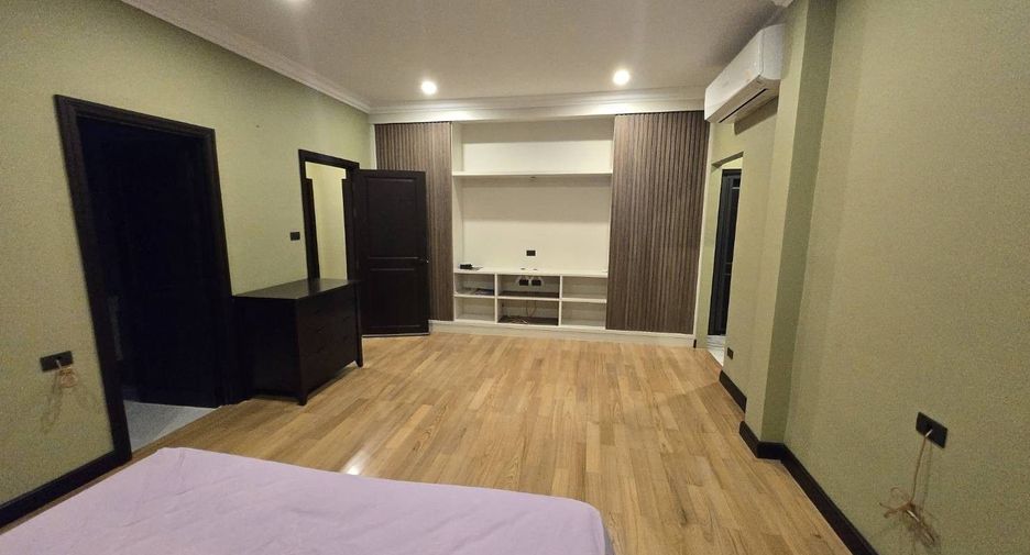 À vendre 4 chambres maison à Bang Khae, Bangkok