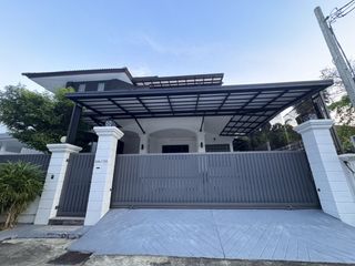 Haus zum Kauf mit 4 Zimmer in Bang Khae, Bangkok