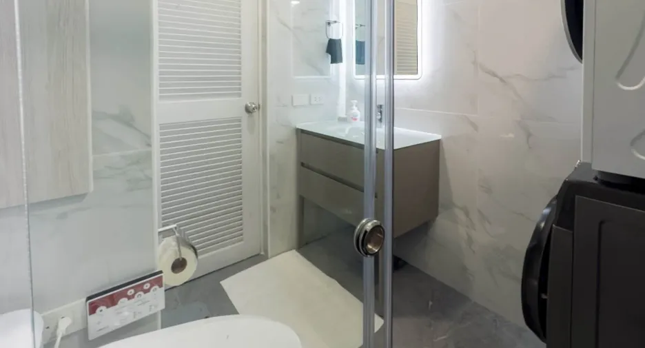 For rent 2 bedrooms condo in Watthana, Bangkok