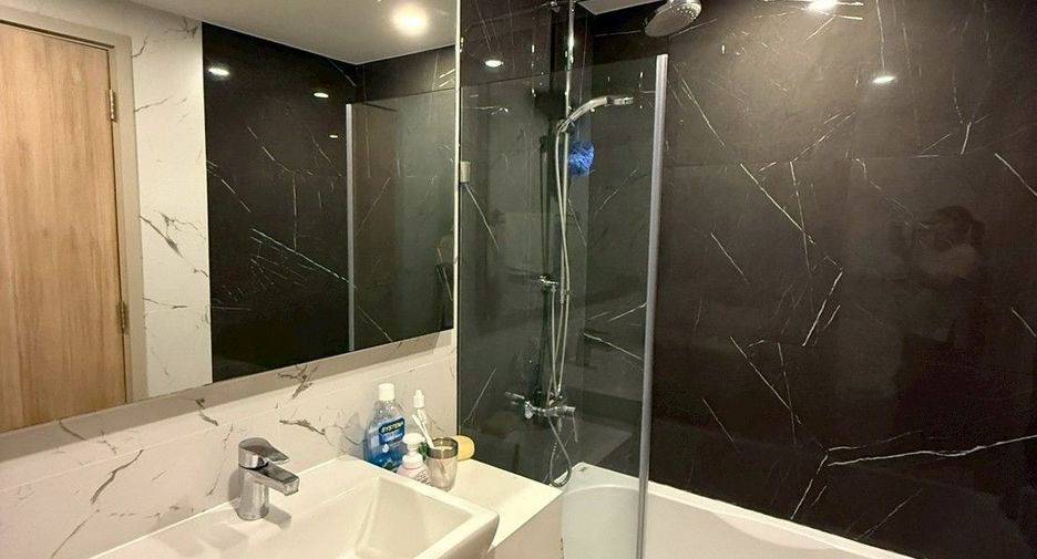 À vendre 1 chambre condo à Yan Nawa, Bangkok