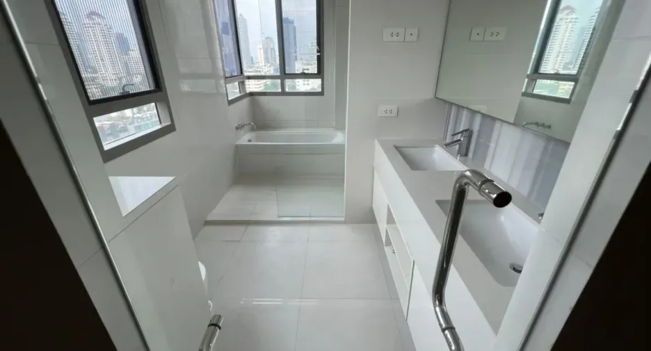 Wohnung zur Miete mit 2 Zimmer in Khlong Toei, Bangkok