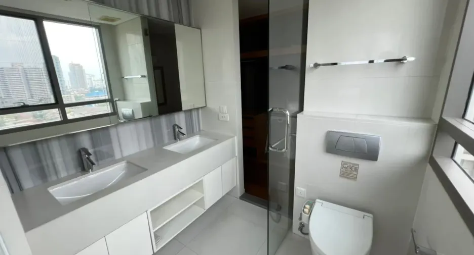 Wohnung zur Miete mit 2 Zimmer in Khlong Toei, Bangkok