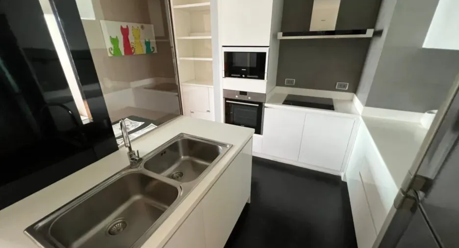 Wohnung zur Miete mit 2 Zimmer in Khlong Toei, Bangkok