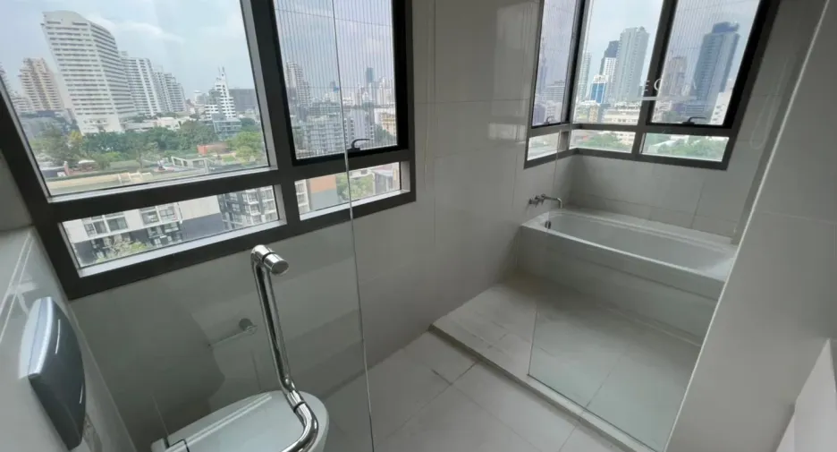 Wohnung zur Miete mit 2 Zimmer in Khlong Toei, Bangkok