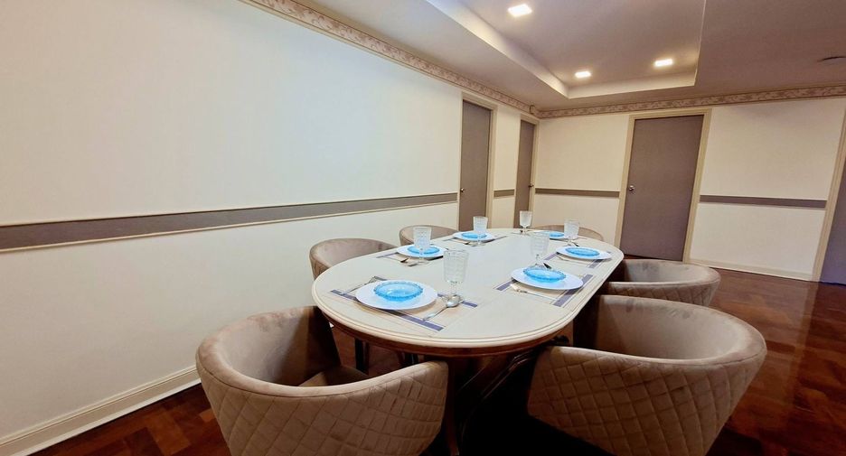 For rent 3 bedrooms condo in Watthana, Bangkok
