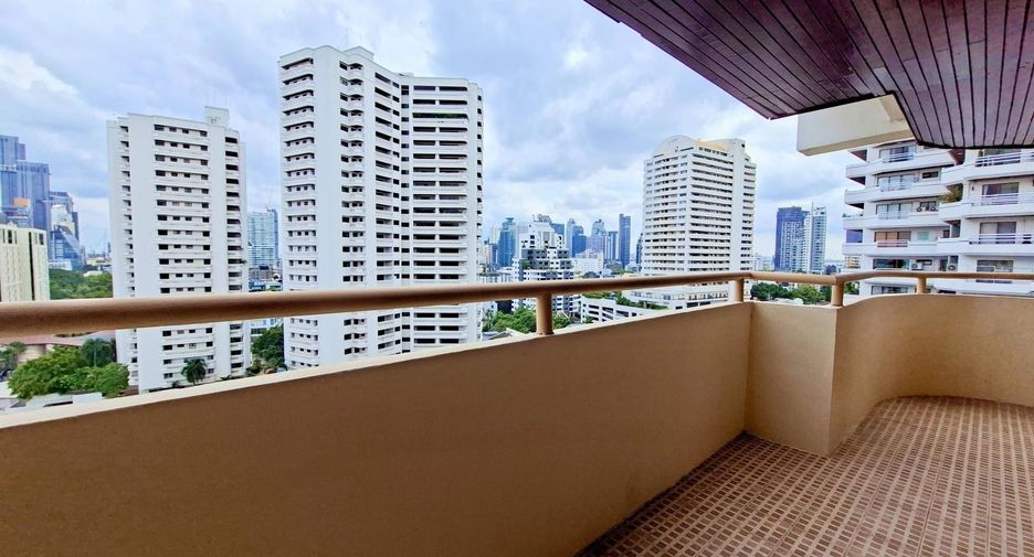 For rent 3 bedrooms condo in Watthana, Bangkok