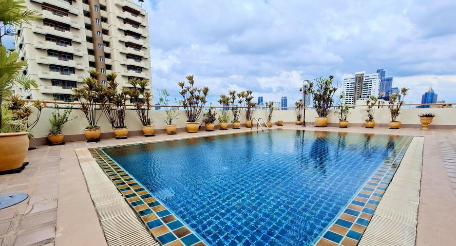 For rent 3 bedrooms condo in Watthana, Bangkok