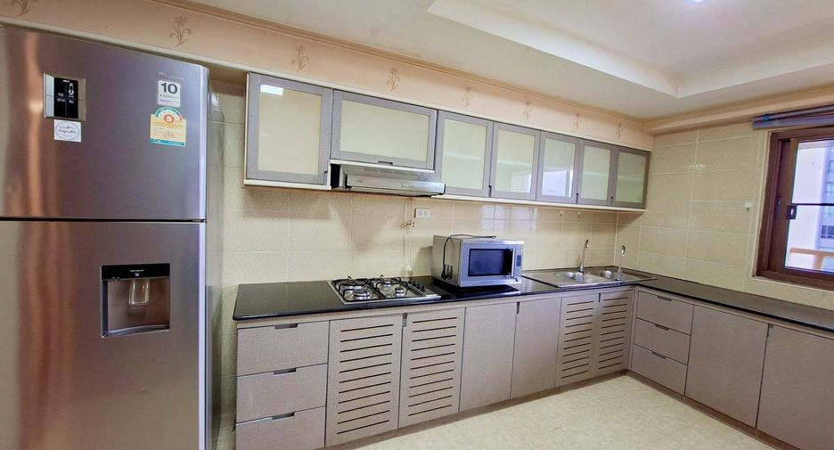 For rent 3 bedrooms condo in Watthana, Bangkok