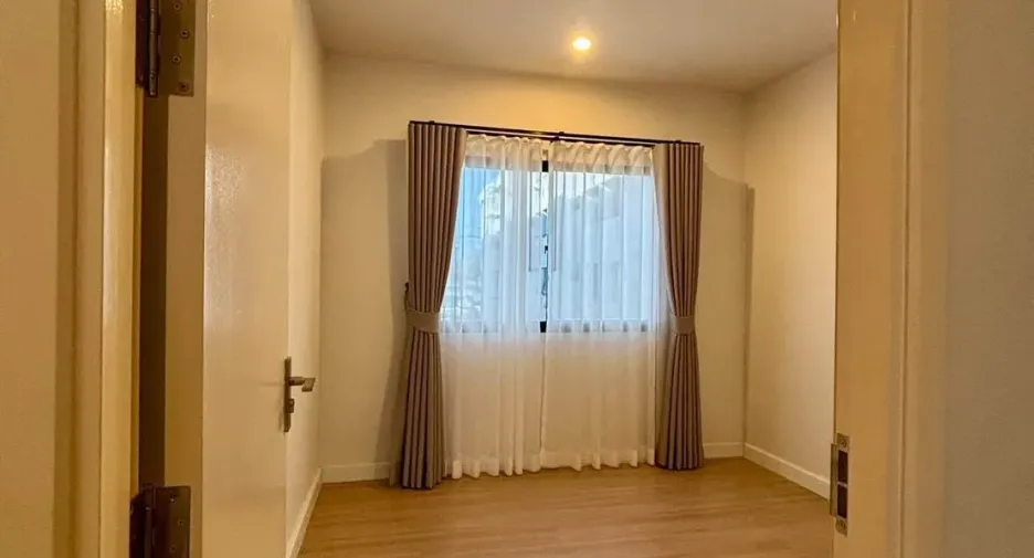 For rent 3 bedrooms townhouse in Prawet, Bangkok