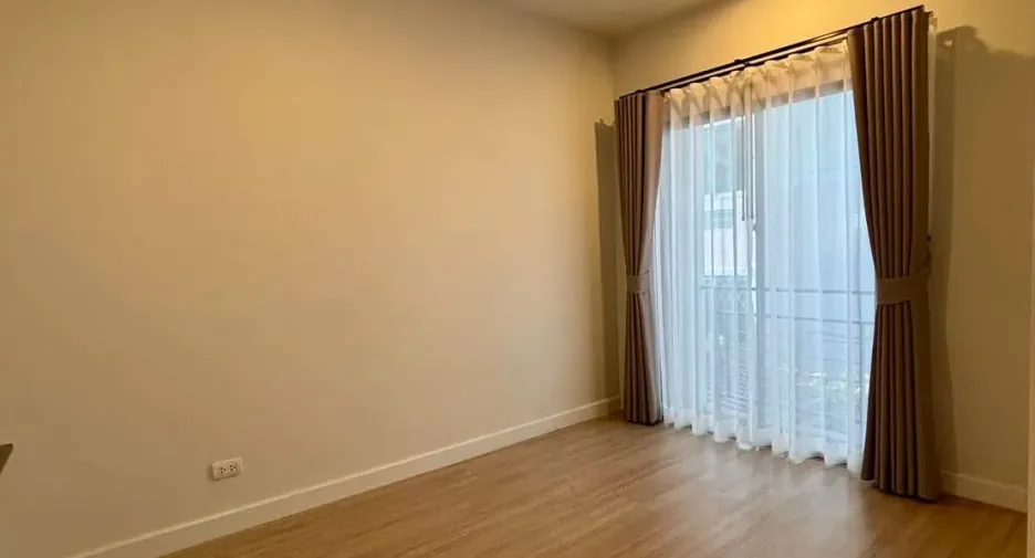 For rent 3 bedrooms townhouse in Prawet, Bangkok