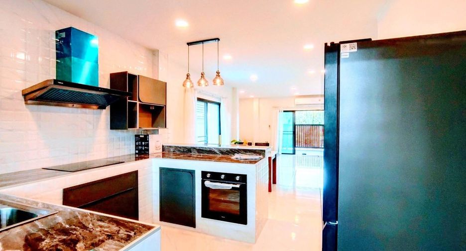 À louer 3 chambres villa à Mueang Phuket, Phuket