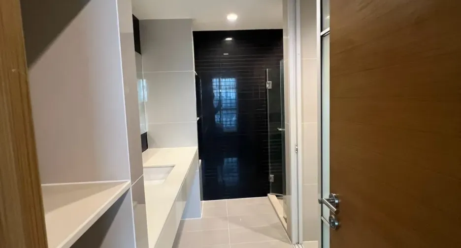 For rent 1 bed condo in Huai Khwang, Bangkok