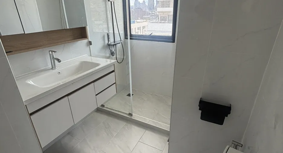 Wohnung zum Kauf und zur Miete mit 3 Zimmer in Khlong Toei, Bangkok