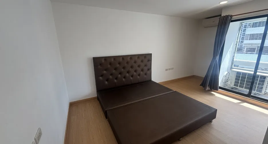 Wohnung zum Kauf und zur Miete mit 3 Zimmer in Khlong Toei, Bangkok