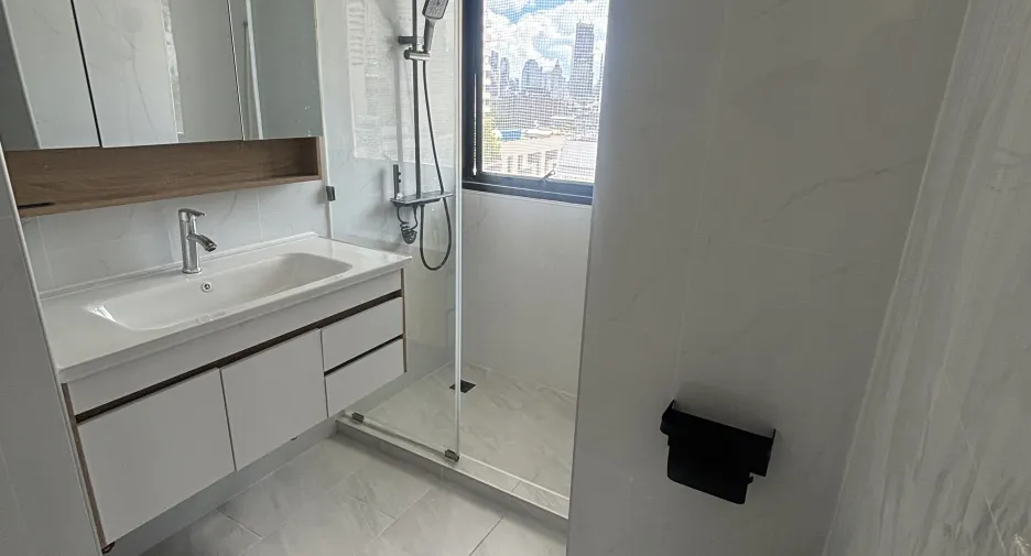 Wohnung zum Kauf und zur Miete mit 3 Zimmer in Khlong Toei, Bangkok