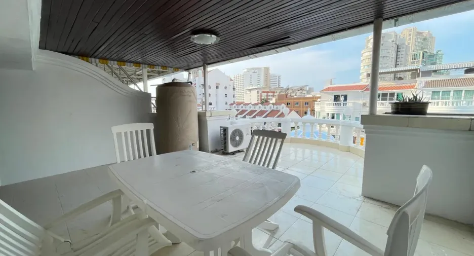 Casa adosada en alquiler y en venta de 4 habitaciones en Bang Lamung, Chonburi