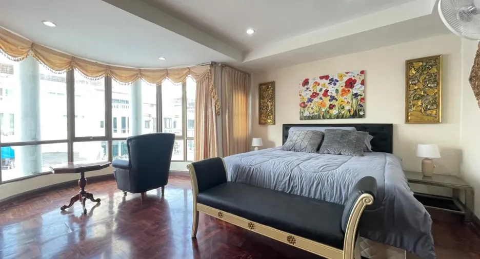 Casa adosada en alquiler y en venta de 4 habitaciones en Bang Lamung, Chonburi