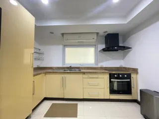 Casa adosada en alquiler y en venta de 4 habitaciones en Bang Lamung, Chonburi