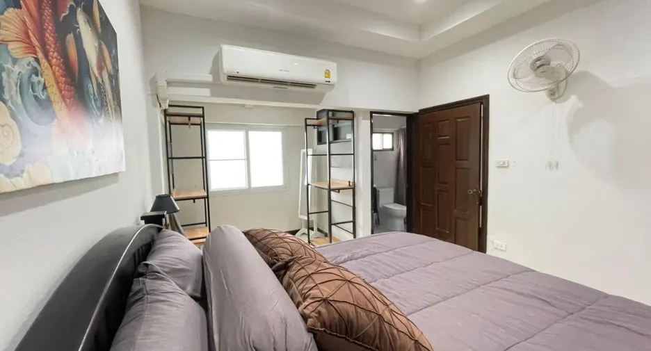 Casa adosada en alquiler y en venta de 4 habitaciones en Bang Lamung, Chonburi