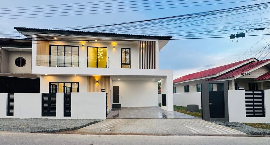 Casa en venta de 3 habitaciones en San Kamphaeng, Chiang Mai