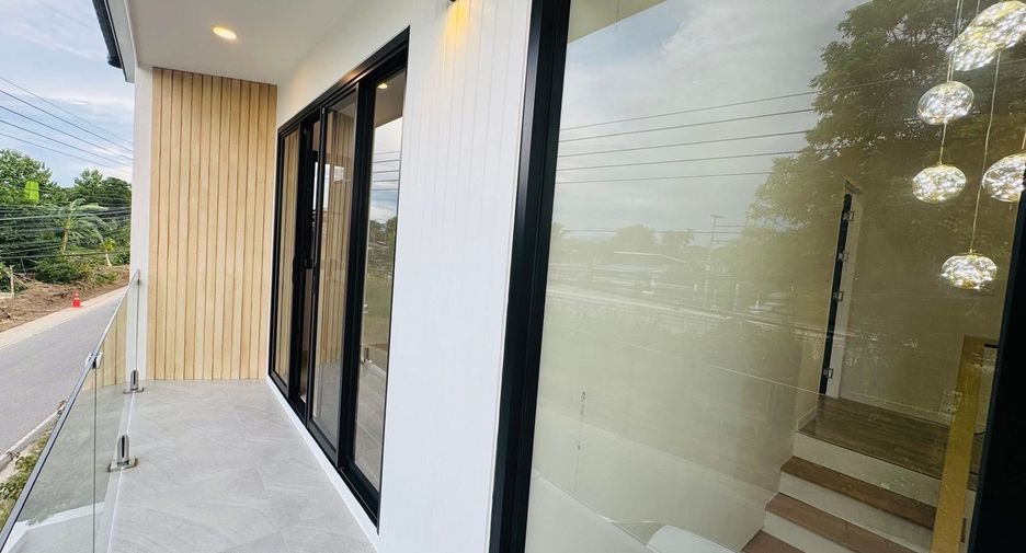 Casa en venta de 3 habitaciones en San Kamphaeng, Chiang Mai