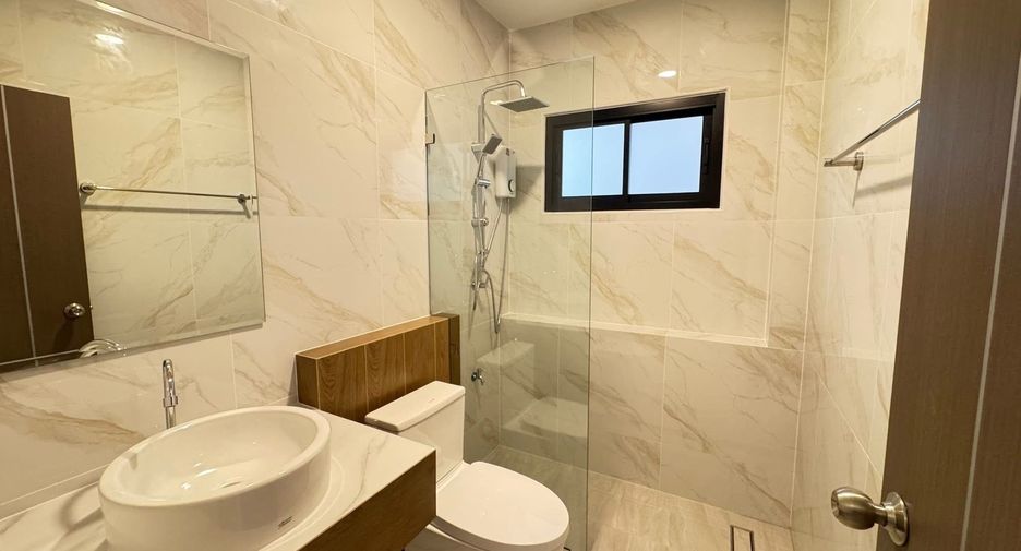 Casa en venta de 3 habitaciones en San Kamphaeng, Chiang Mai
