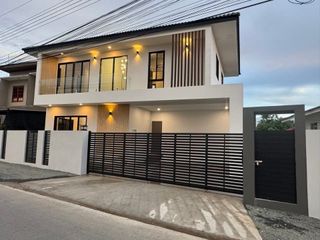 Casa en venta de 3 habitaciones en San Kamphaeng, Chiang Mai