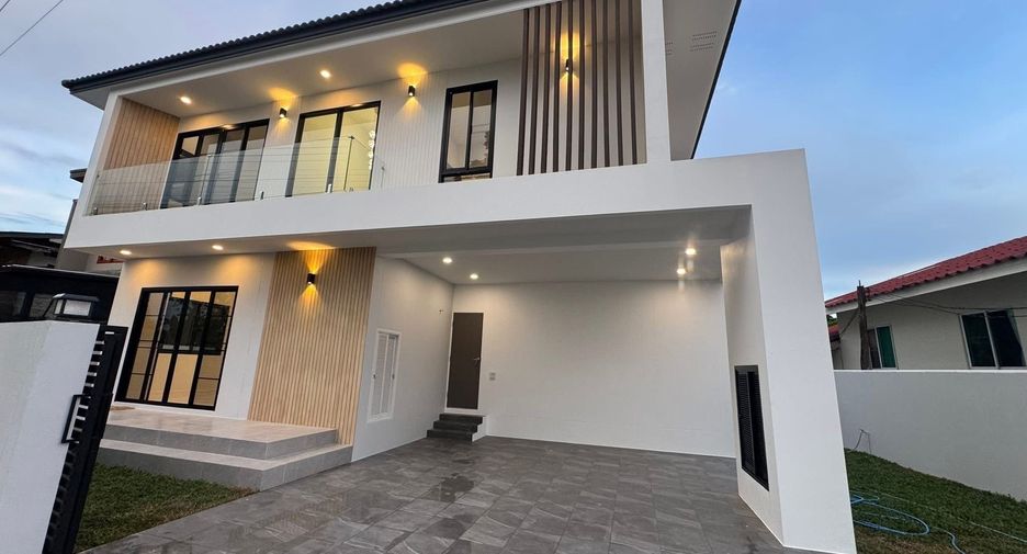 Casa en venta de 3 habitaciones en San Kamphaeng, Chiang Mai