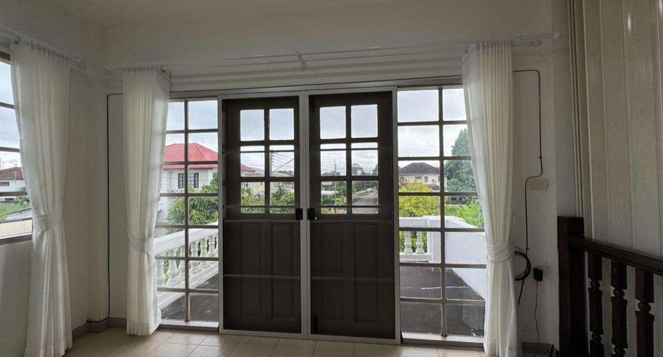 For rent 5 bedrooms house in Mueang Chiang Mai, Chiang Mai