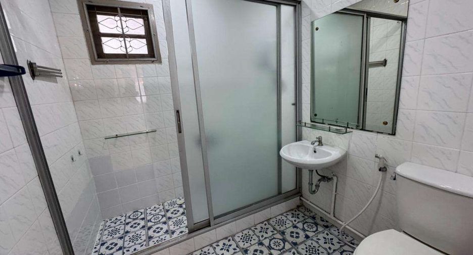 For rent 5 bedrooms house in Mueang Chiang Mai, Chiang Mai