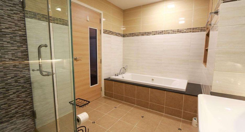 For sale 2 ベッドルーム condo in Mueang Chiang Mai, Chiang Mai