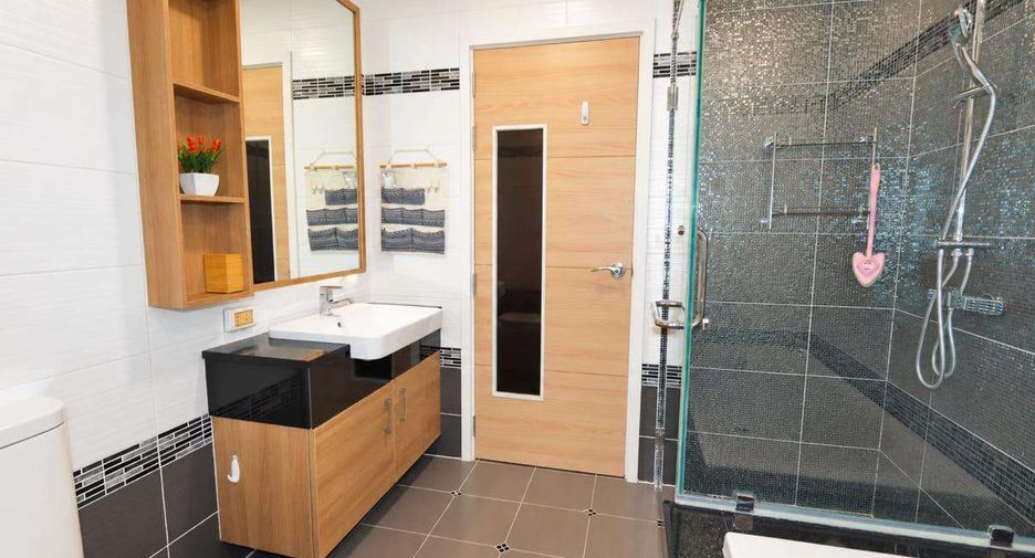 For sale 2 ベッドルーム condo in Mueang Chiang Mai, Chiang Mai