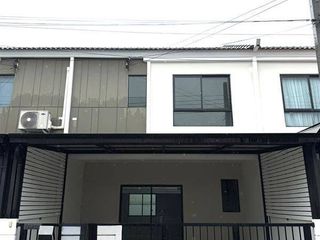 À vendre 3 chambres maison de ville à Saphan Sung, Bangkok