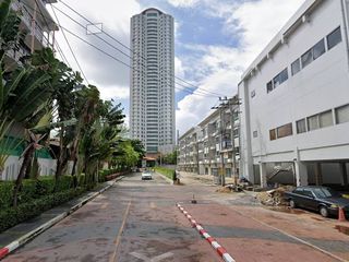 Condo en alquiler de 3 habitaciones en Bang Kho Laem, Bangkok