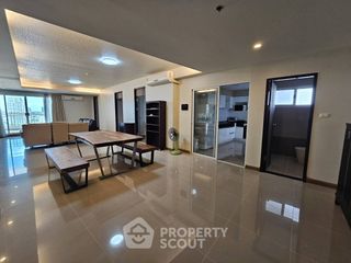 Condo en alquiler de 3 habitaciones en Bang Kho Laem, Bangkok