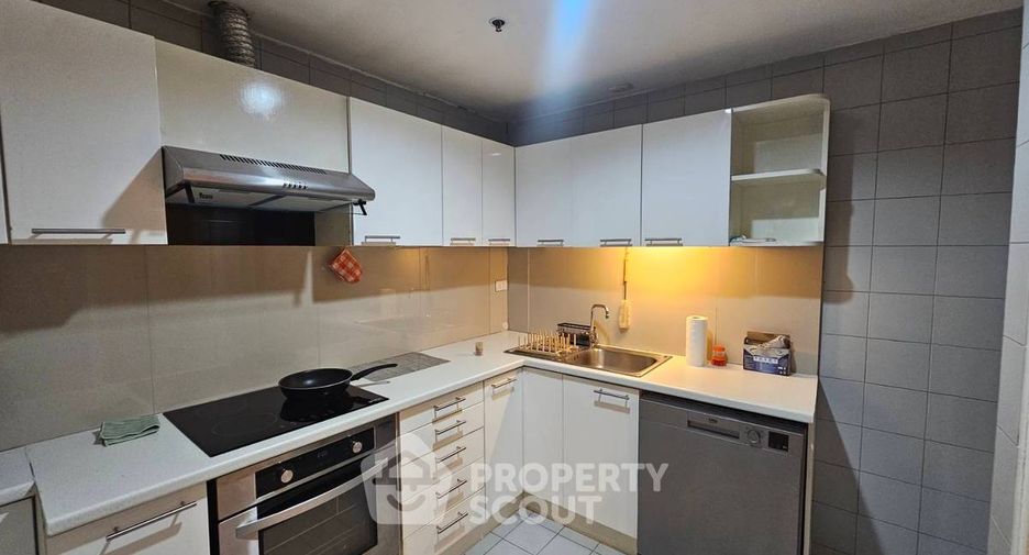For rent 2 bedrooms condo in Watthana, Bangkok