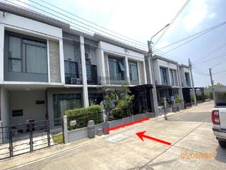 Casa adosada en venta de 3 habitaciones en Bang Yai, Nonthaburi